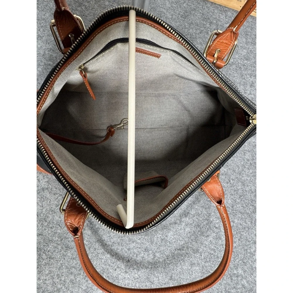 Dooney & Bourke large dooney